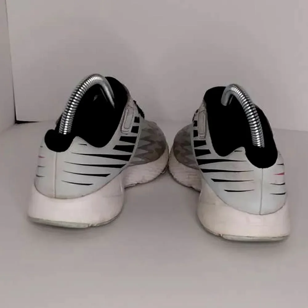 NIKE Star Runner Boy's Pre-owned Silver and Gray Sneakers - sz. 3Y